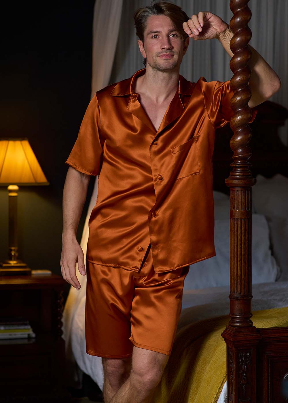 Umber silk short pyjama jacket and shorts